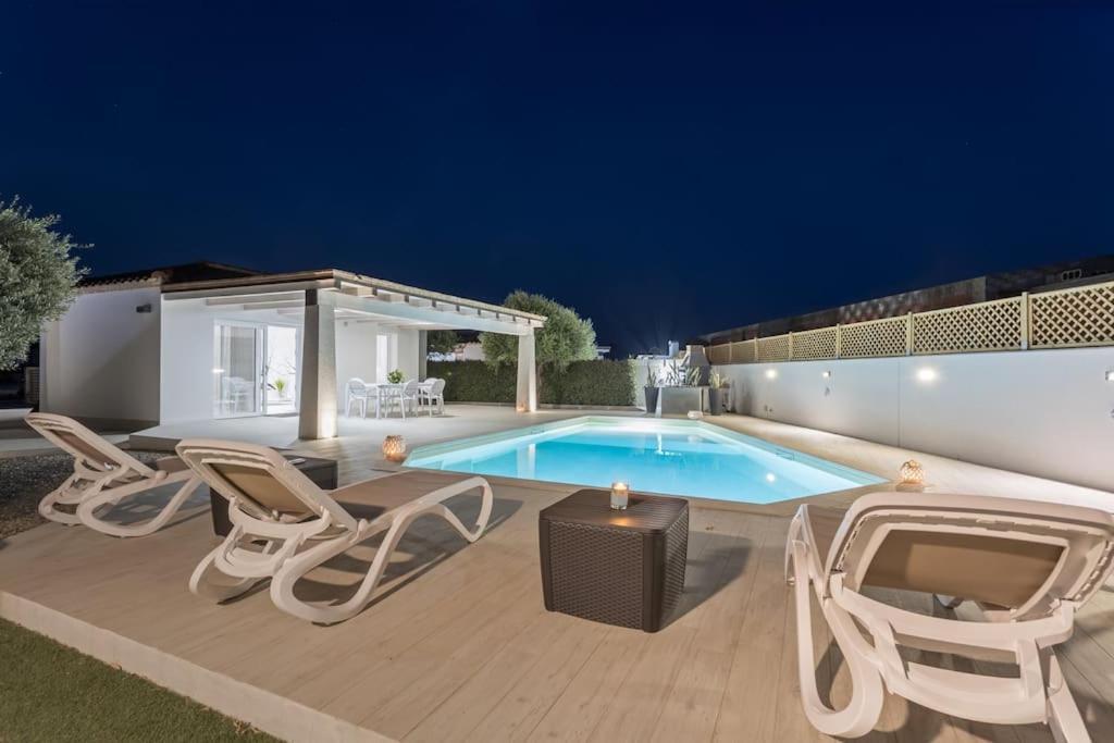 Villa 350 Mt Claudia Con Piscina Privata *