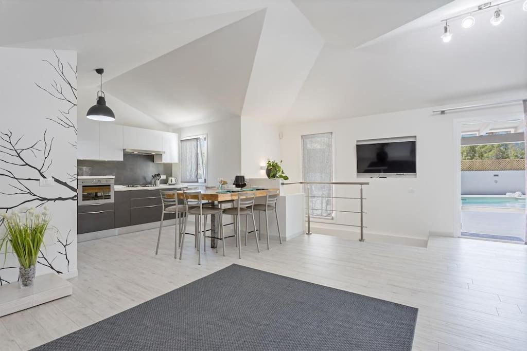 350 Mt Claudia Con Piscina Privata Villa *