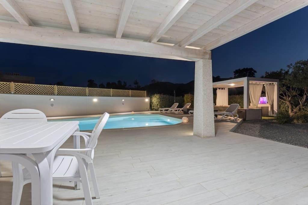 350 Mt Claudia Con Piscina Privata