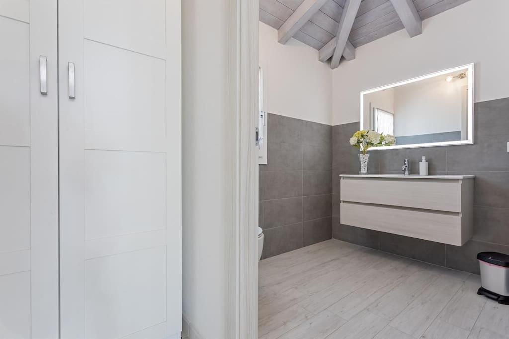 350 Mt Claudia Con Piscina Privata *